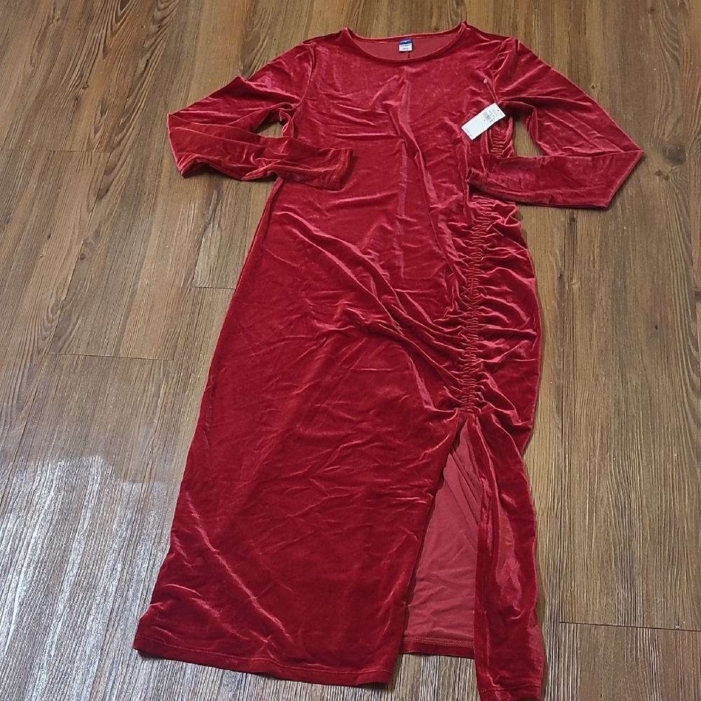 Elegant Red Velvet Midi Dress for women zise S, new. Perfect for pregnant women.